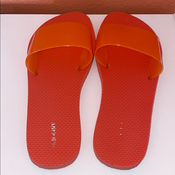Old Navy Slides - Picture 4 of 5